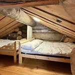 Saga, A Recently Renovated Log In Levi Apartman *